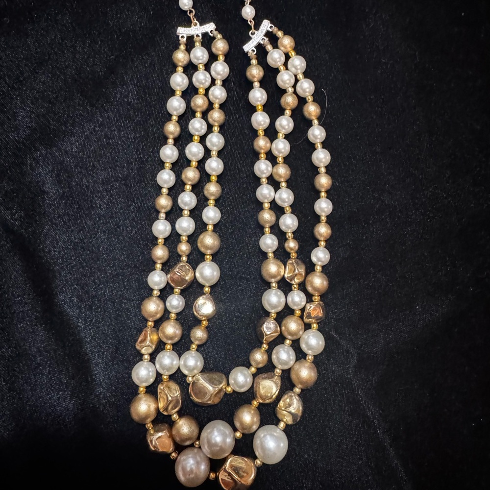 Vintage Elegant Gold and Pearl Necklace